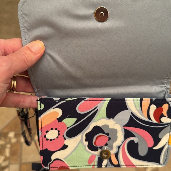 Brand new Vera Bradley crossbody wallet/phone purse - Picture 4 of 6